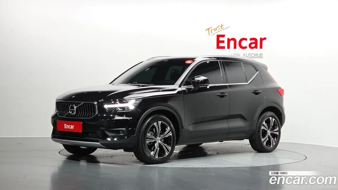 Volvo XC40 — фото 1