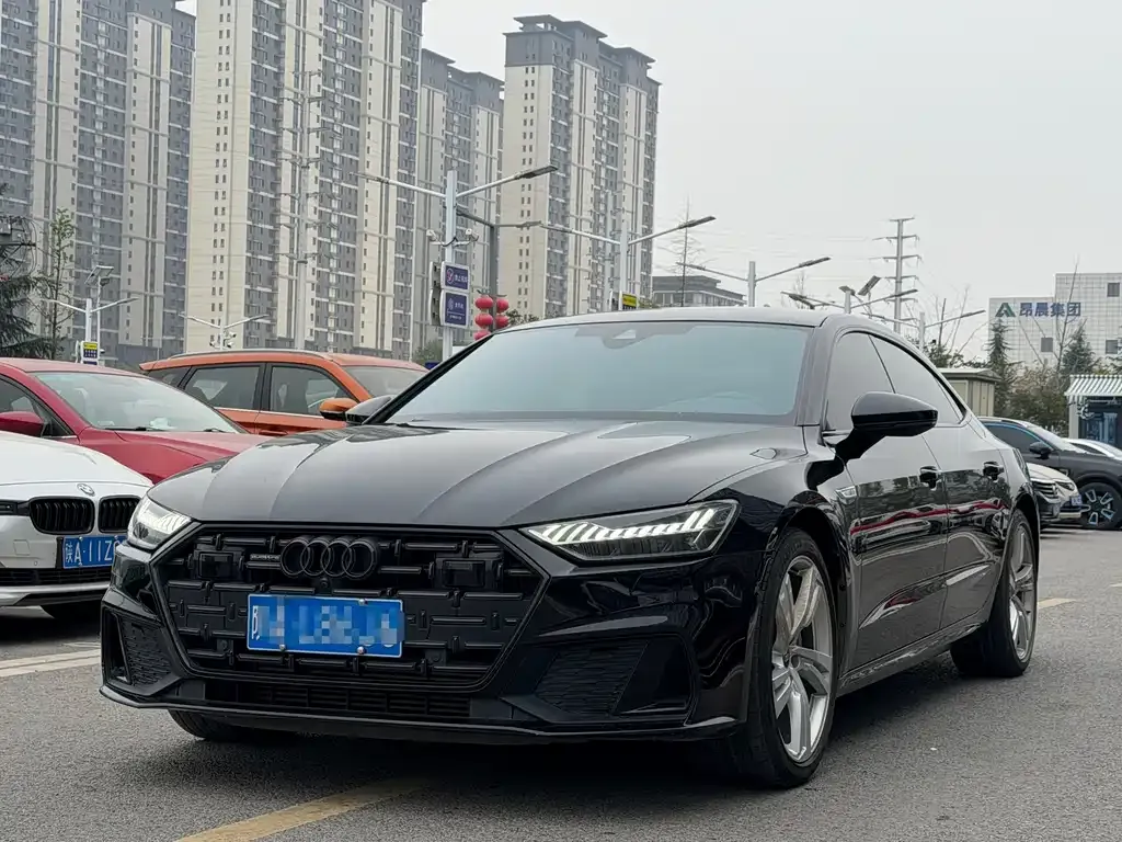 Audi A7L — фото 1