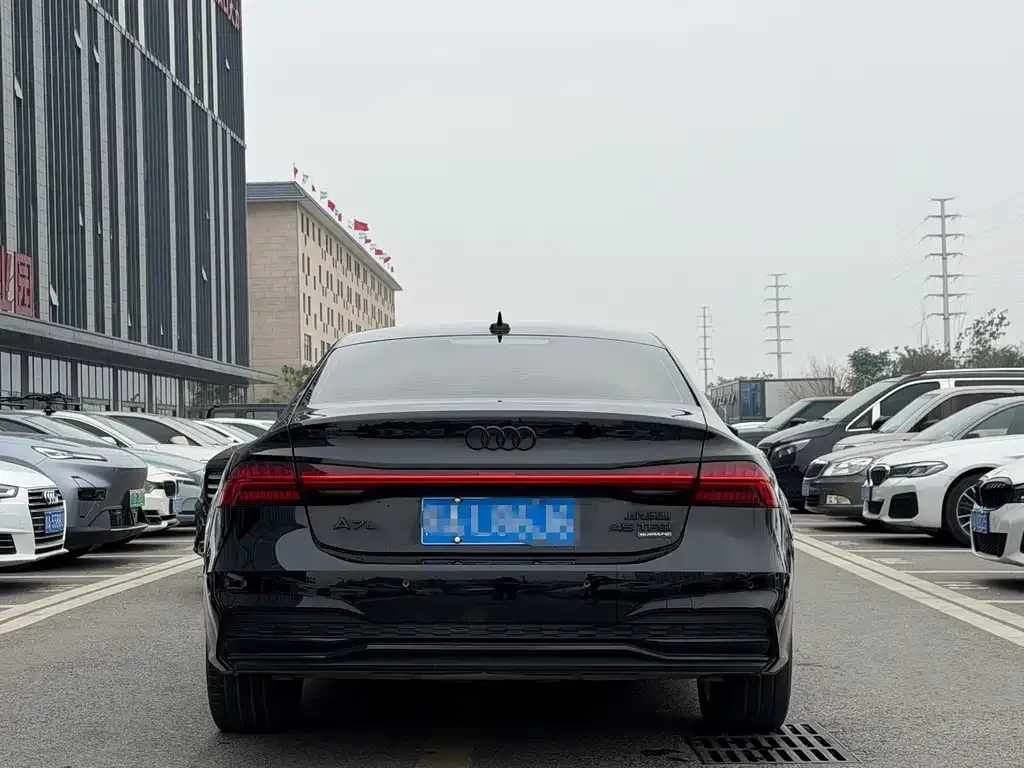 Audi A7L — фото 5