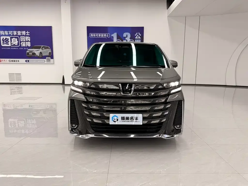 Toyota Vellfire — фото 2