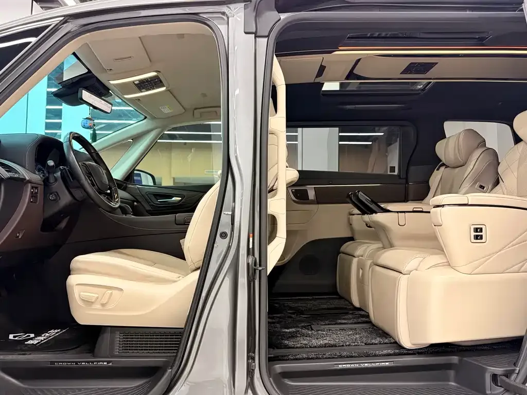 Toyota Vellfire — фото 4