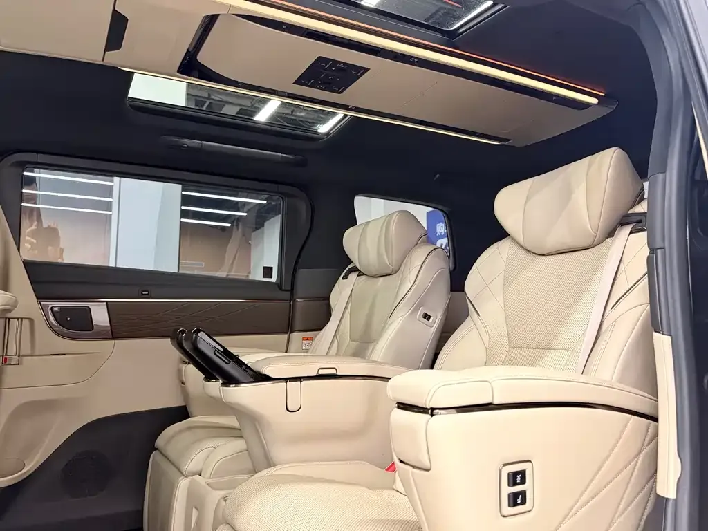 Toyota Vellfire — фото 5