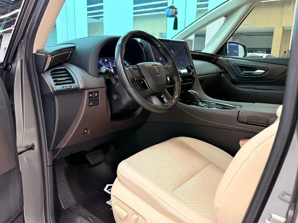 Toyota Vellfire — фото 6