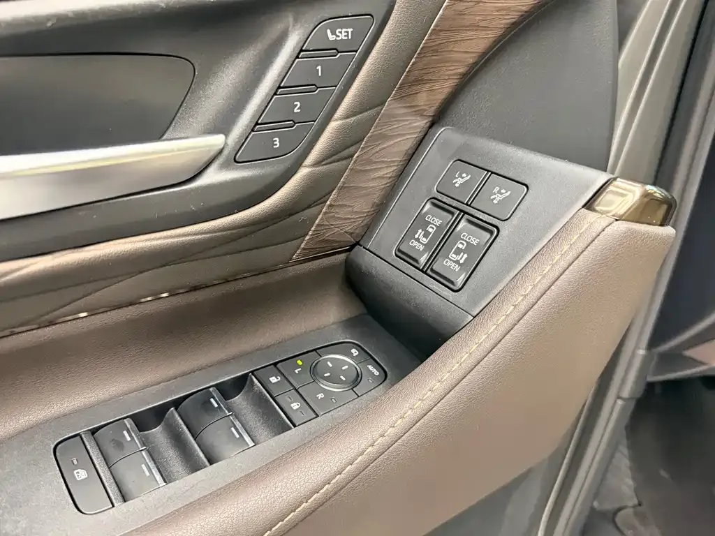 Toyota Vellfire — фото 8