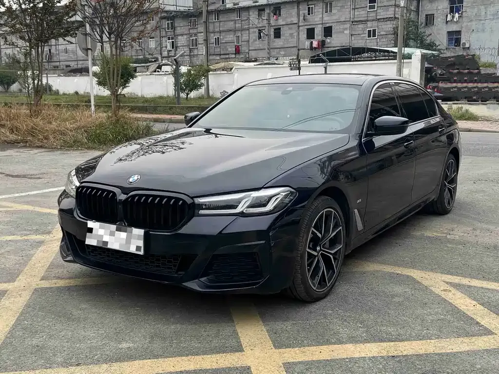 BMW 5 Series — фото 1
