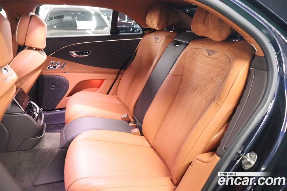 Bentley Flying Spur — фото 8