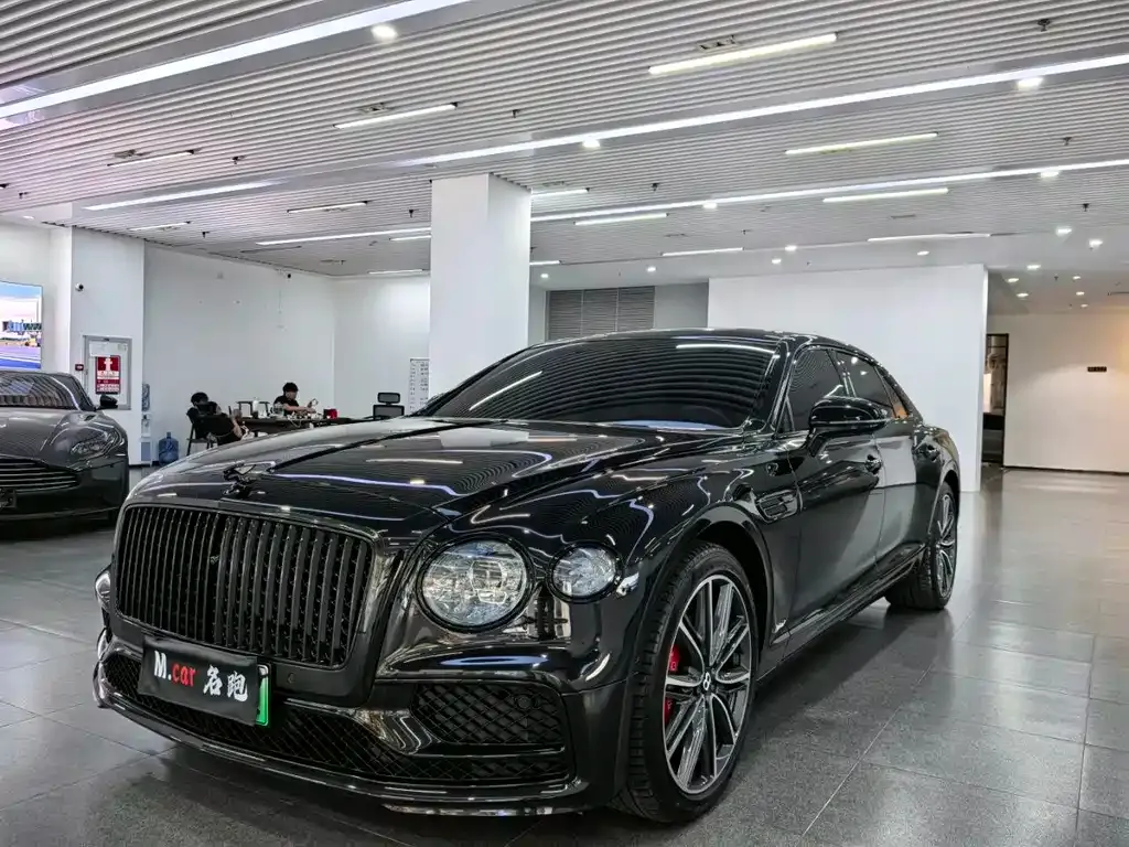 Bentley Flying Spur PHEV — фото 1