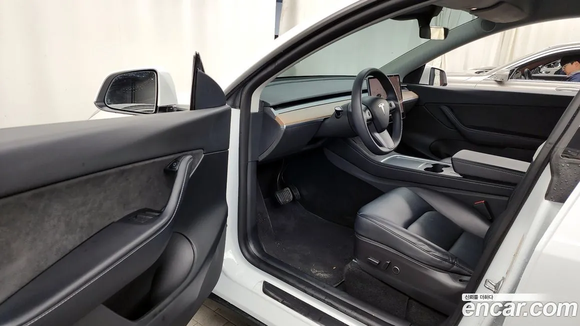 Tesla Model Y — фото 10