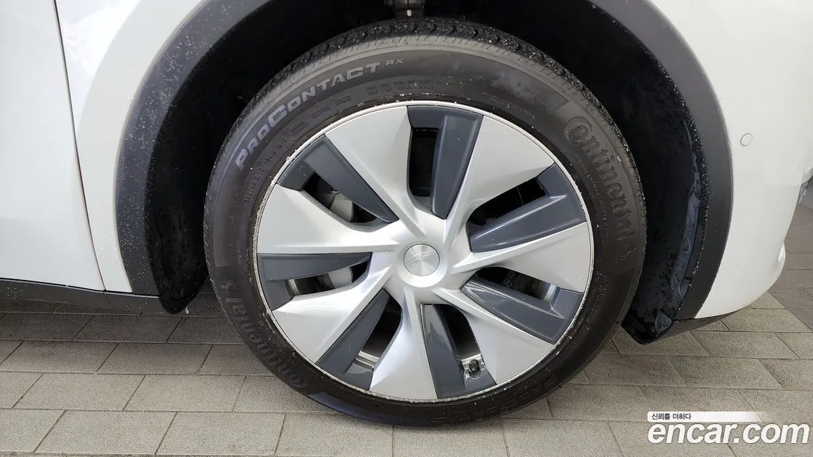 Tesla Model Y — фото 5
