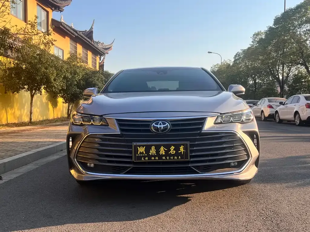 Toyota Avalon — фото 2