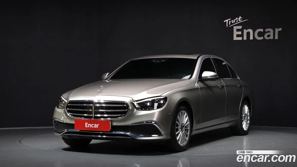 Mercedes-Benz E-Class — фото 1