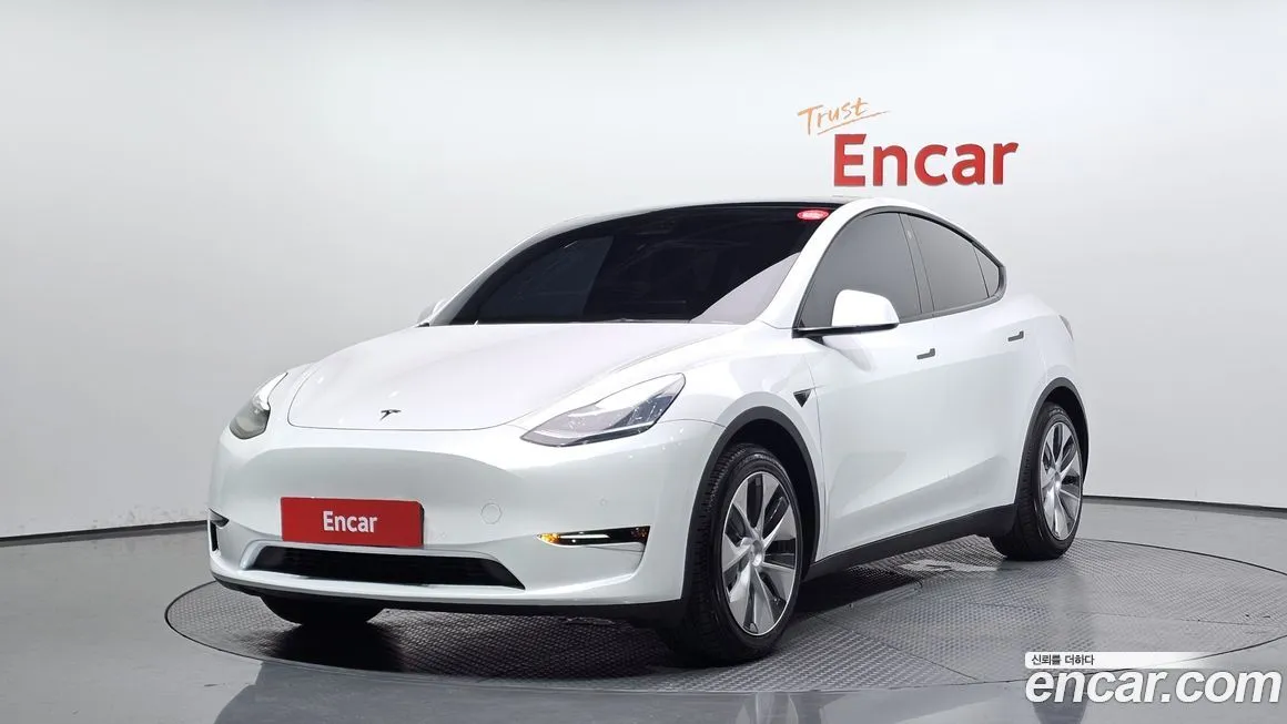Tesla Model Y — фото 1