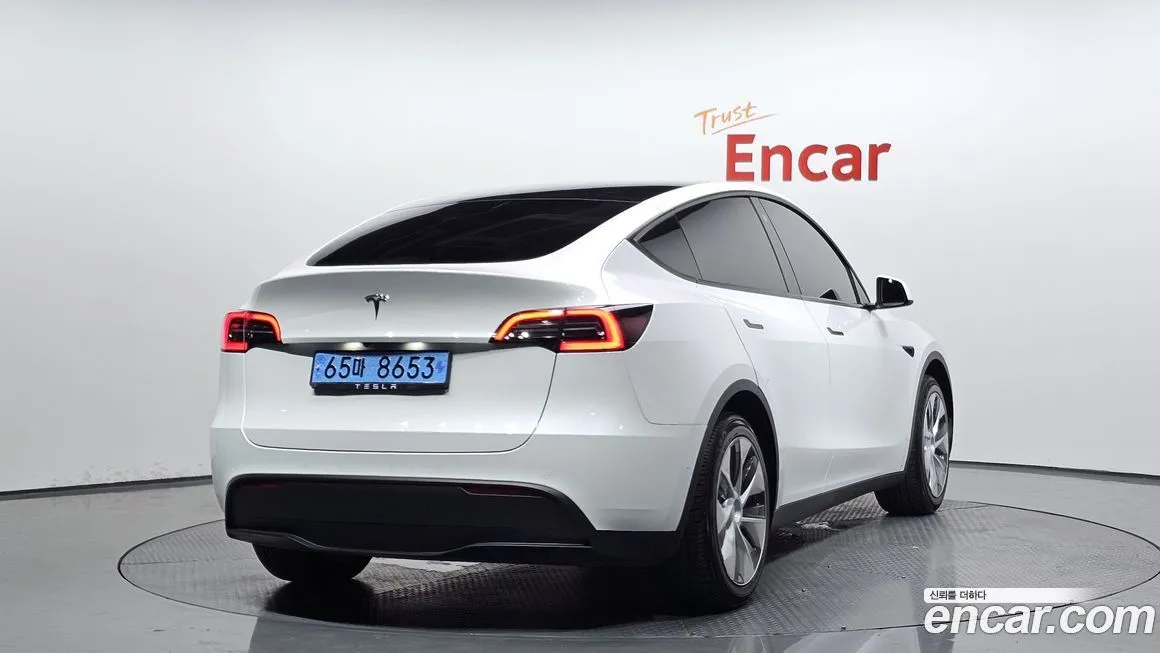 Tesla Model Y — фото 2