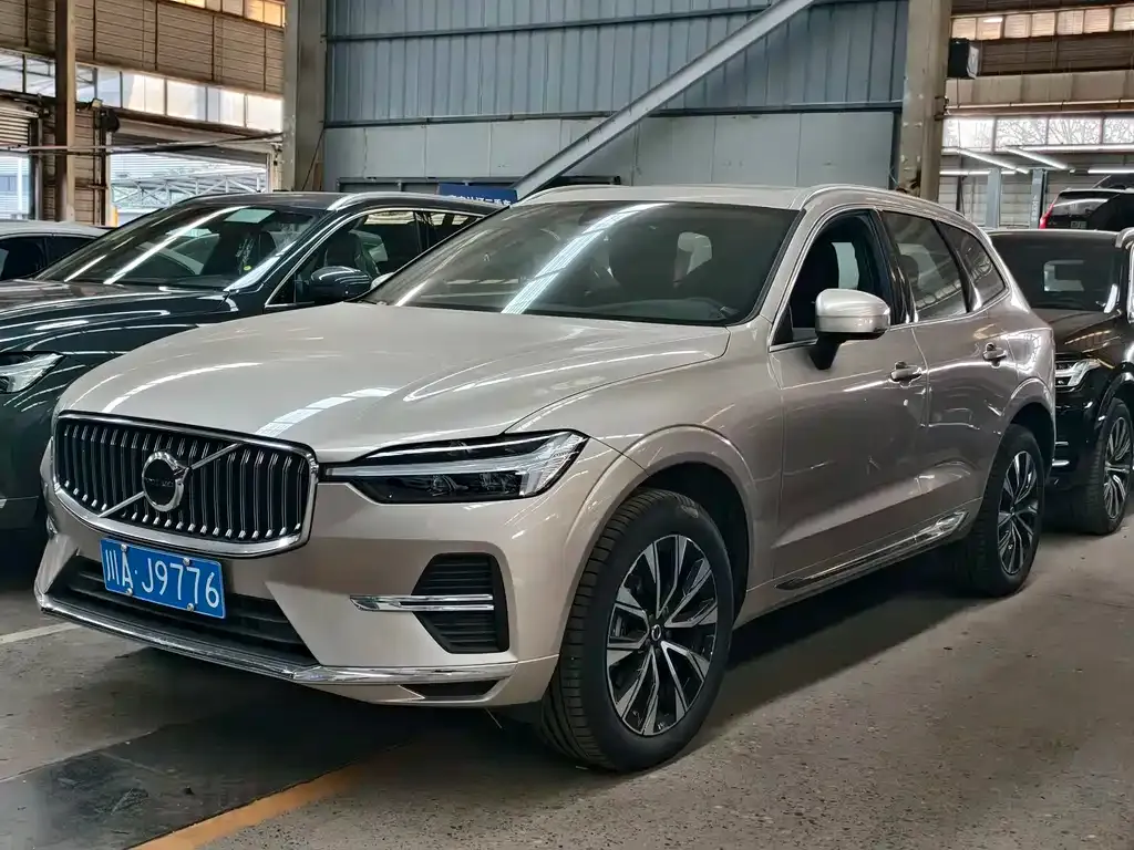 Volvo XC60 — фото 1