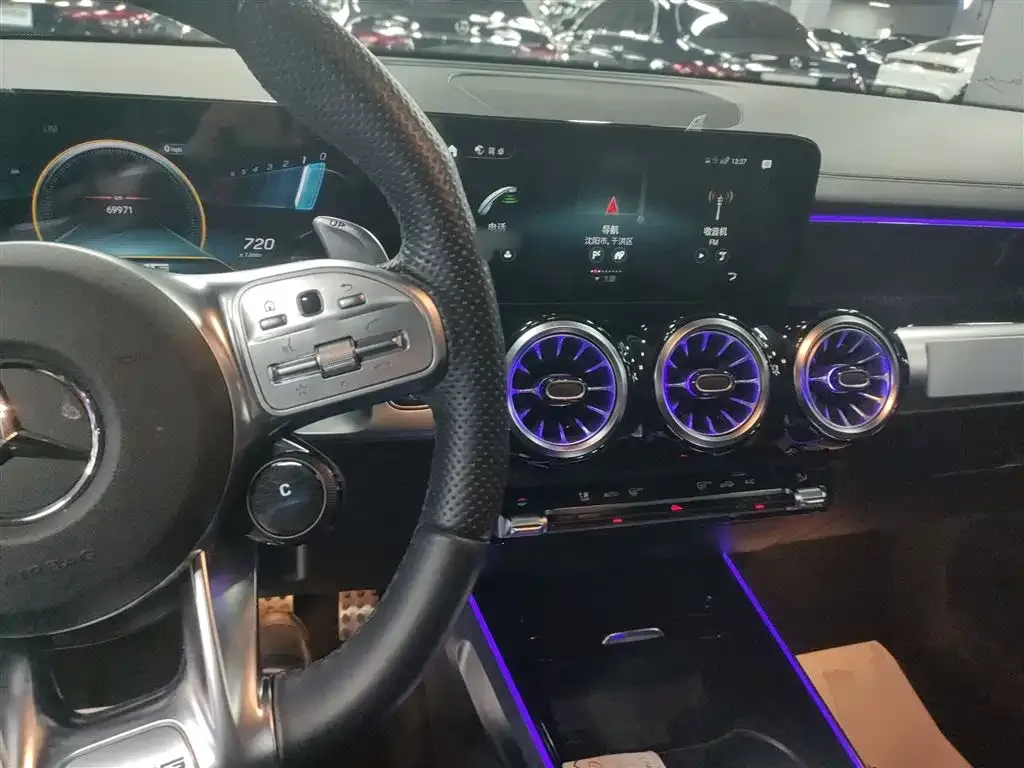 Mercedes-Benz GLB AMG — фото 10