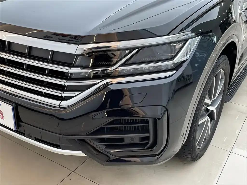 Volkswagen Touareg — фото 6