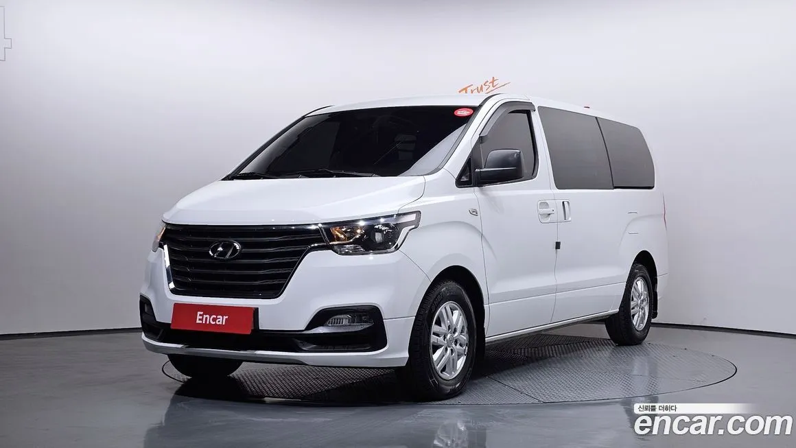 Hyundai Starex — фото 1