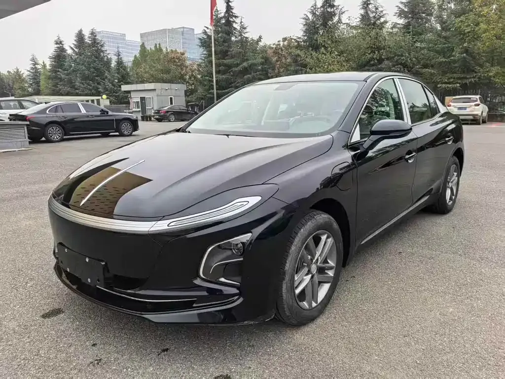Hongqi E-QM5 — фото 1