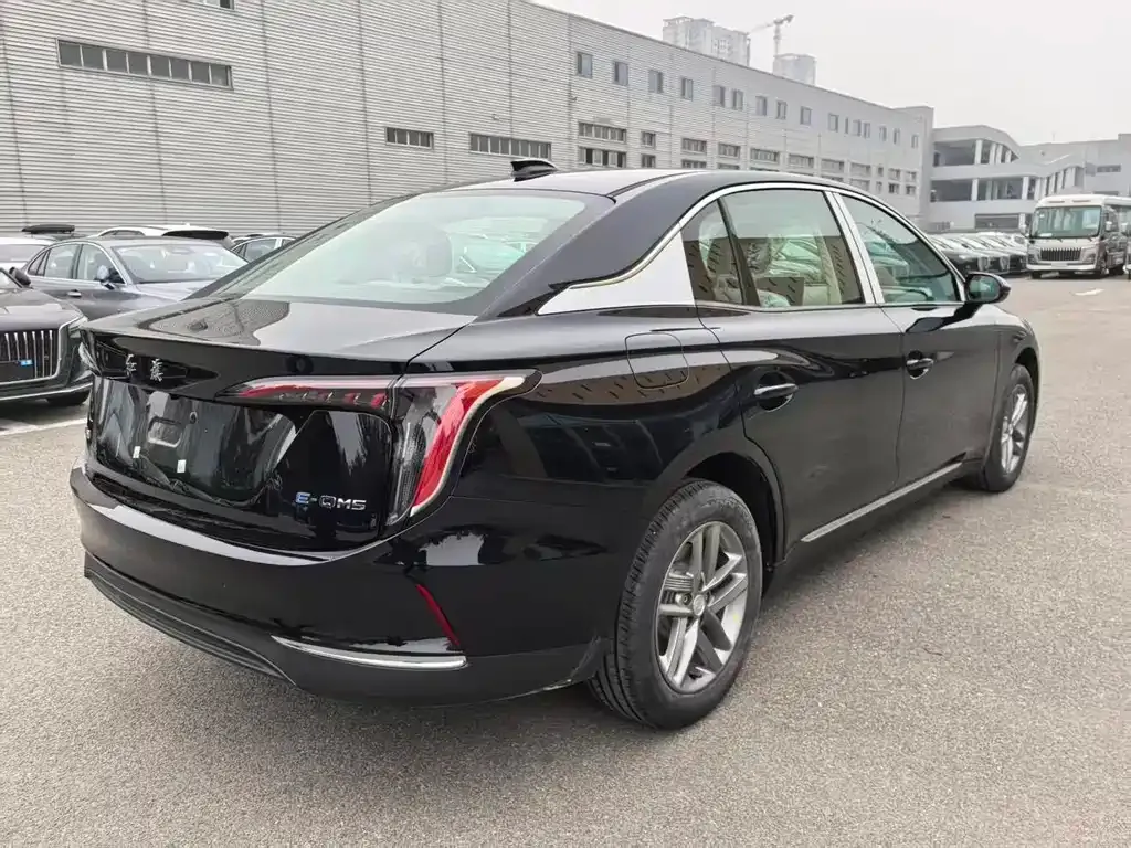 Hongqi E-QM5 — фото 9