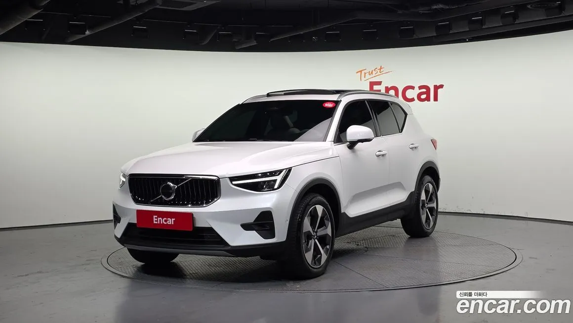 Volvo XC40 — фото 1