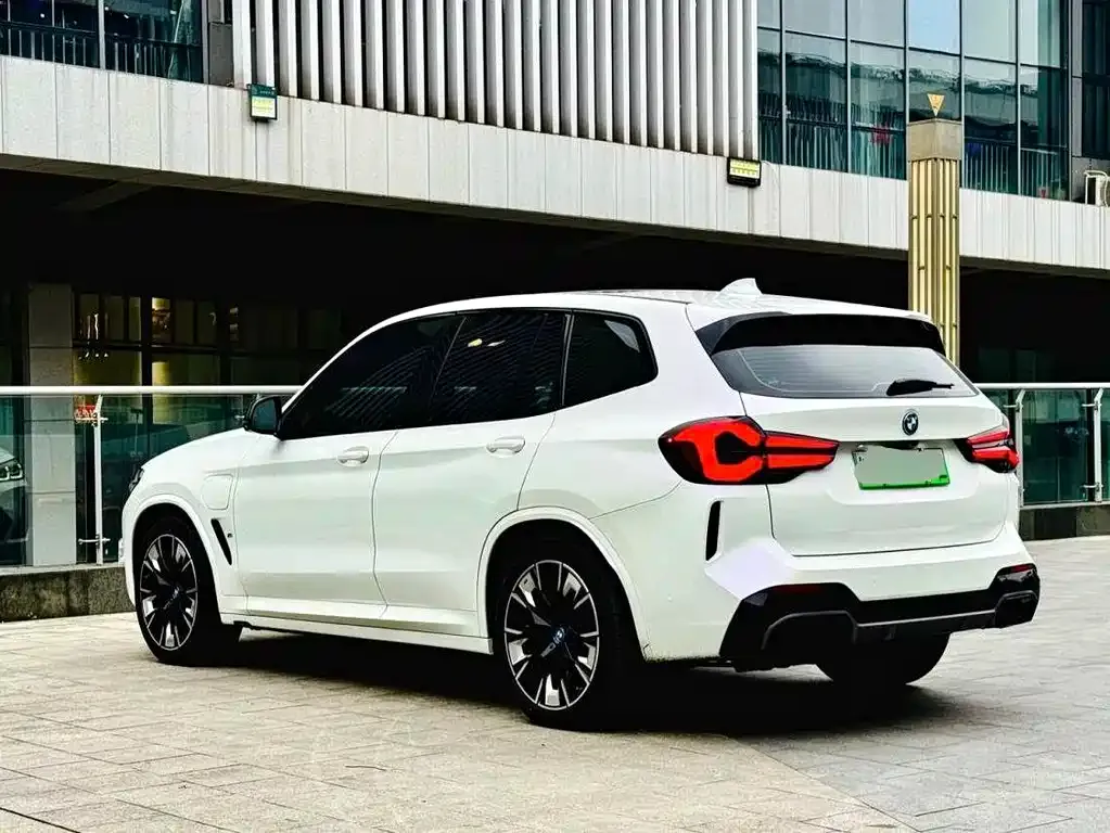 BMW iX3 — фото 6