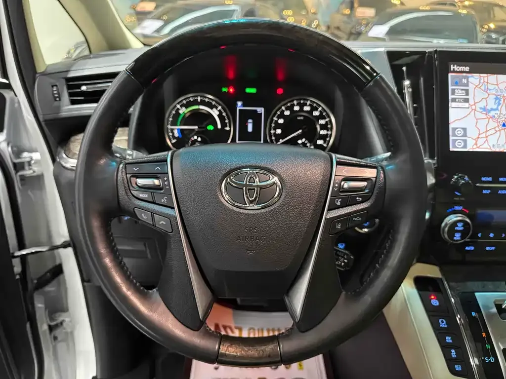 Toyota Vellfire — фото 9
