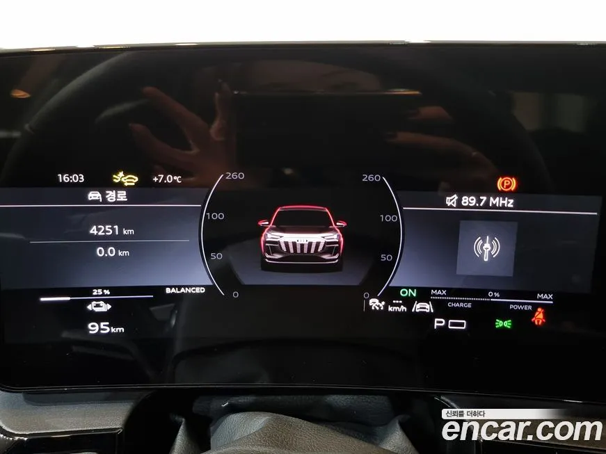 Audi Q6 e-tron — фото 10