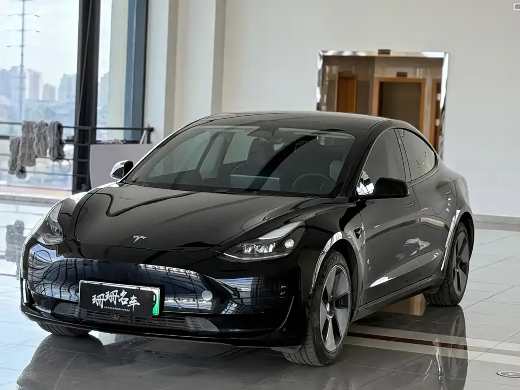 Tesla Model 3 — фото 1