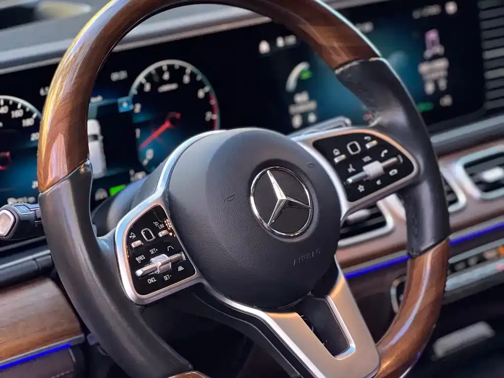 Mercedes-Benz GLS — фото 4
