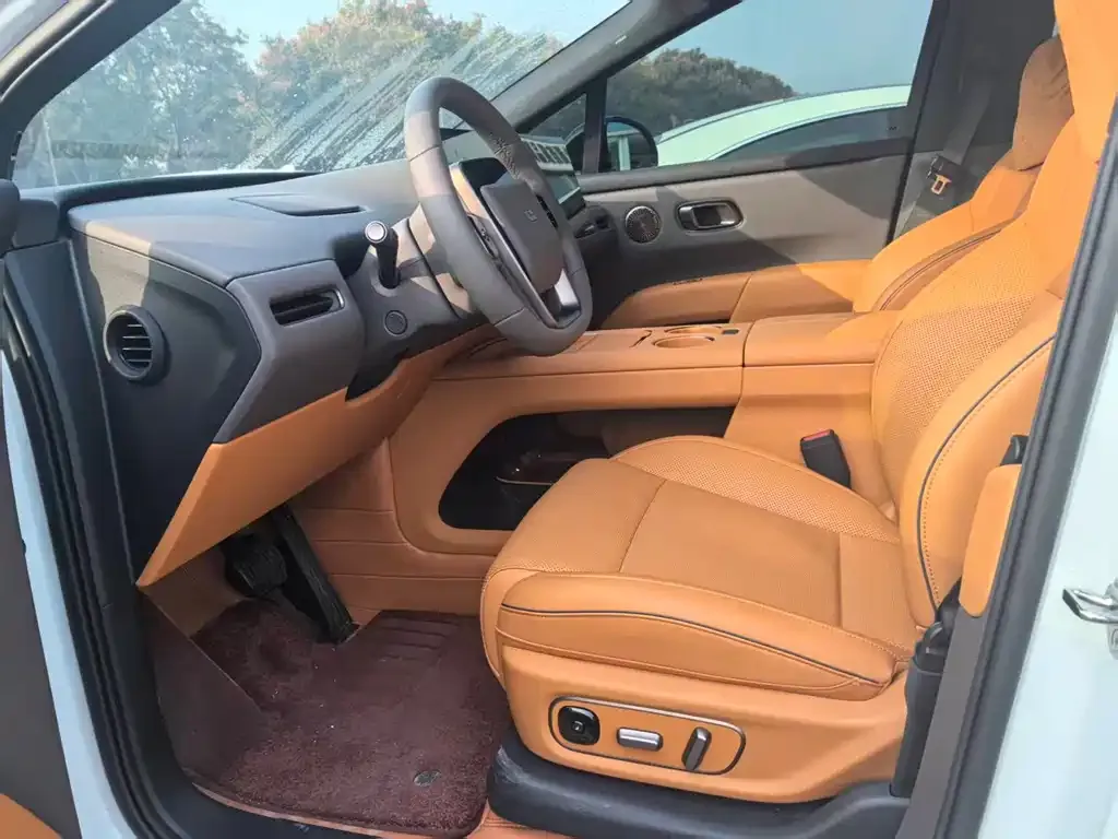 Li Auto i8 — фото 8