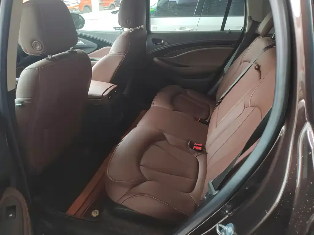 Buick Envision Plus — фото 5