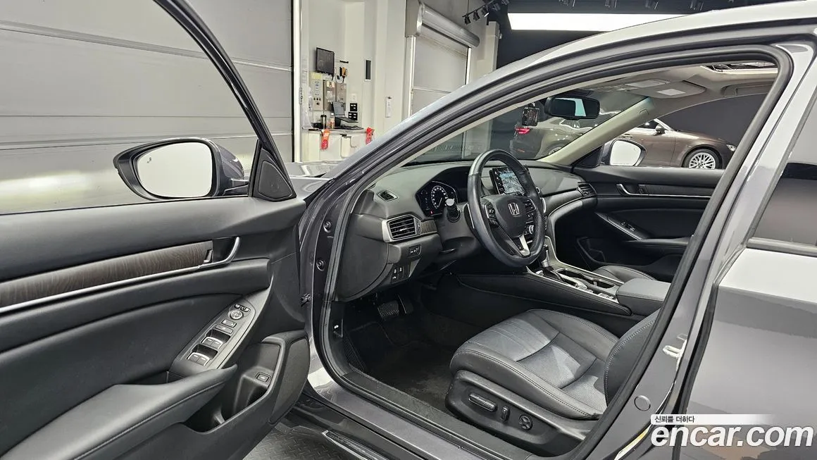 Honda Accord — фото 10