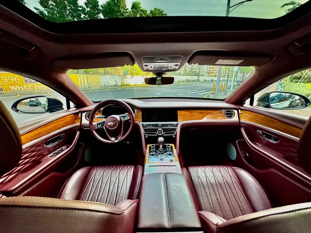 Bentley Flying Spur — фото 10