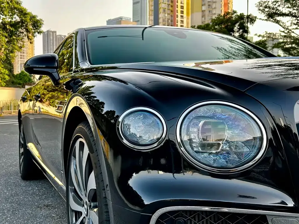 Bentley Flying Spur — фото 5