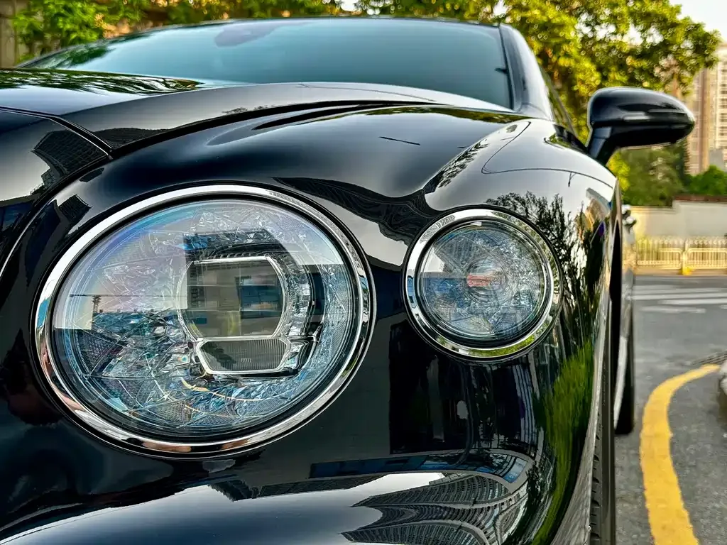 Bentley Flying Spur — фото 6
