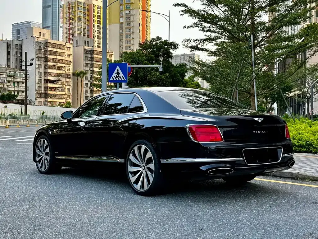 Bentley Flying Spur — фото 7