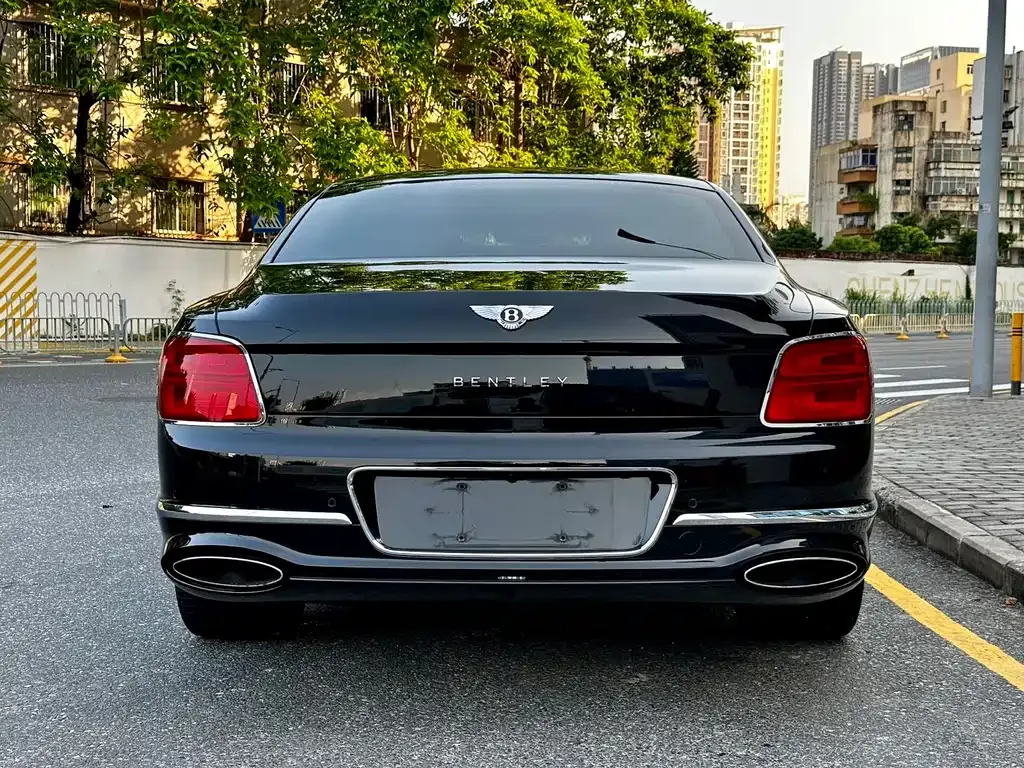 Bentley Flying Spur — фото 8