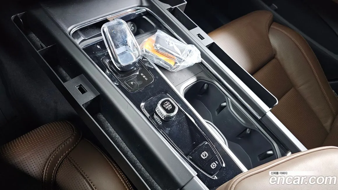 Volvo XC60 — фото 9
