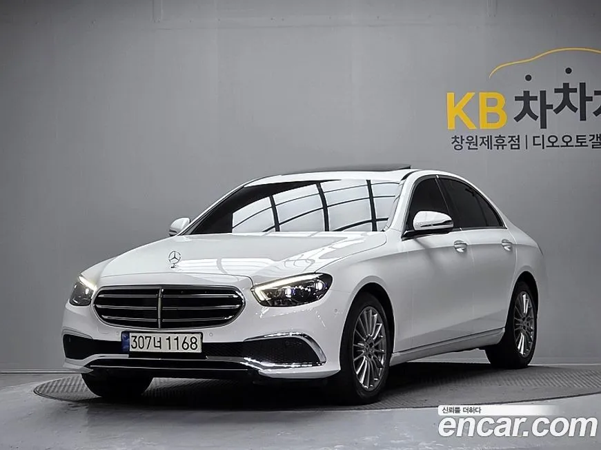 Mercedes-Benz E-Class — фото 1