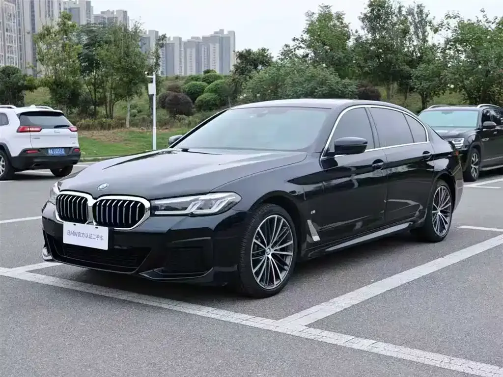 BMW 5 Series — фото 1