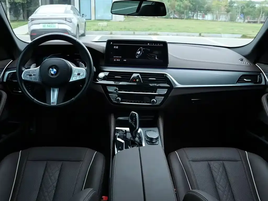 BMW 5 Series — фото 6