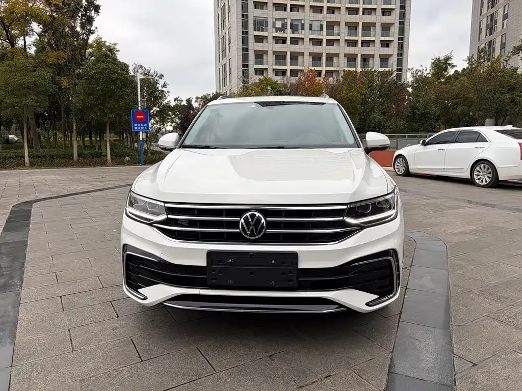 Volkswagen Tiguan L — фото 2