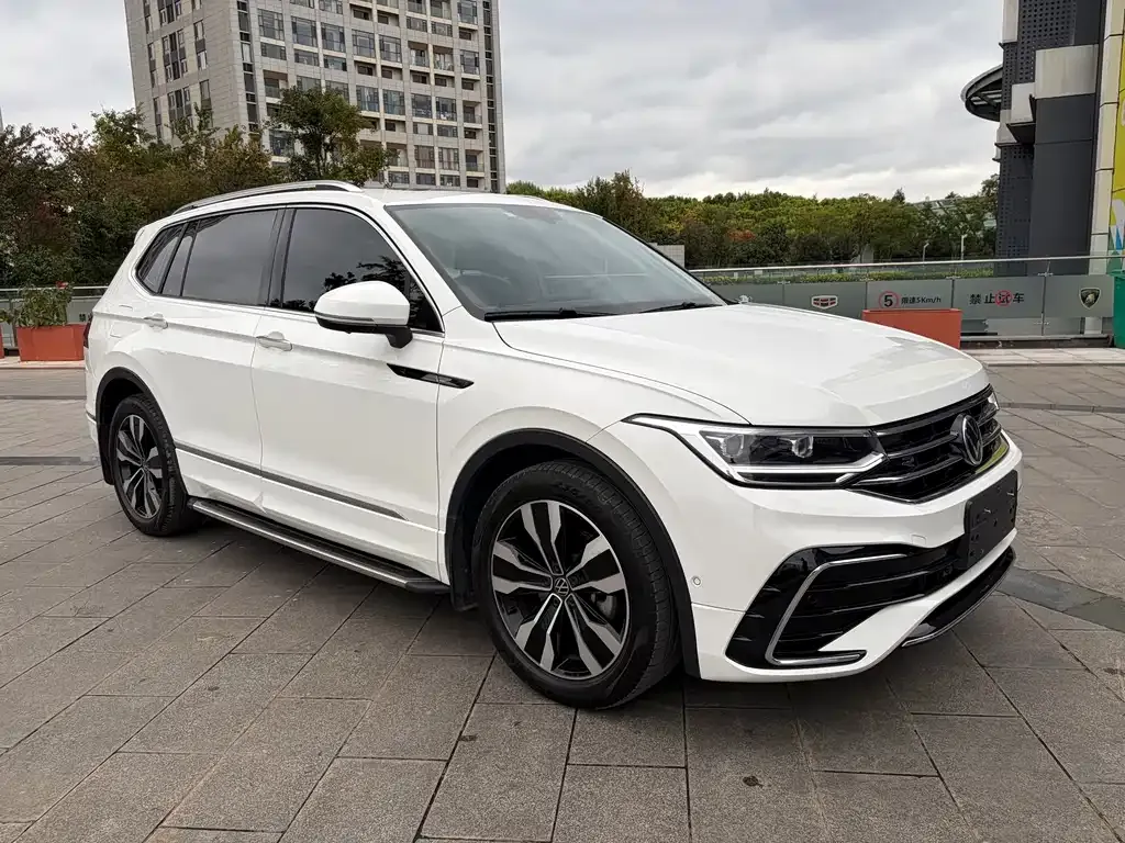 Volkswagen Tiguan L — фото 3