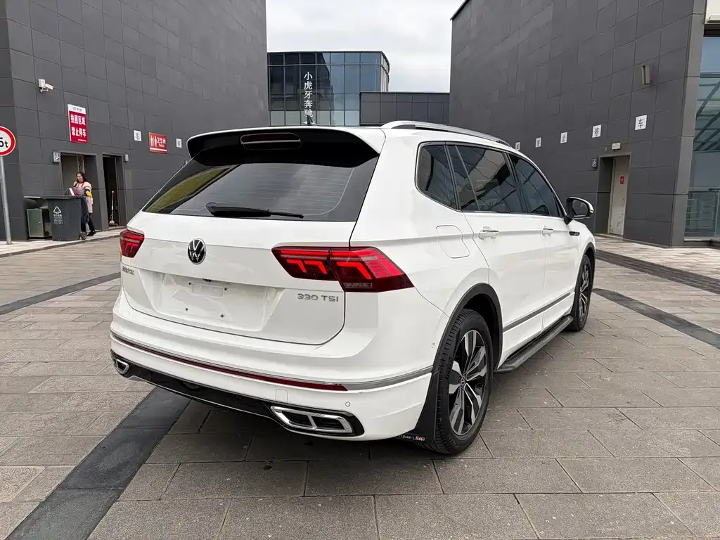 Volkswagen Tiguan L — фото 4