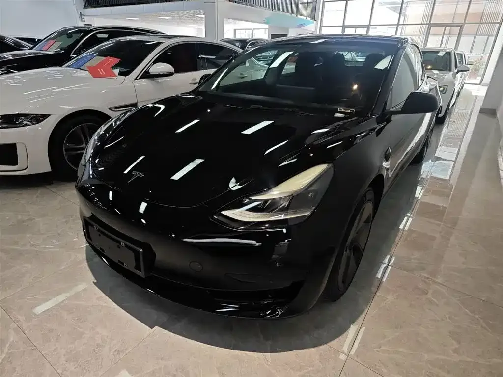 Tesla Model 3 — фото 1