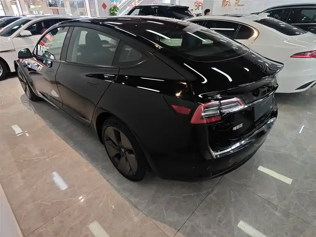 Tesla Model 3 — фото 5