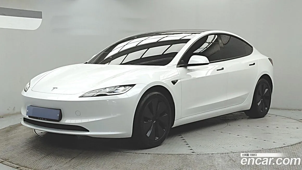 Tesla Model 3 — фото 1