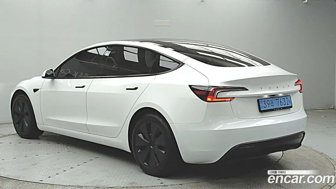 Tesla Model 3 — фото 2