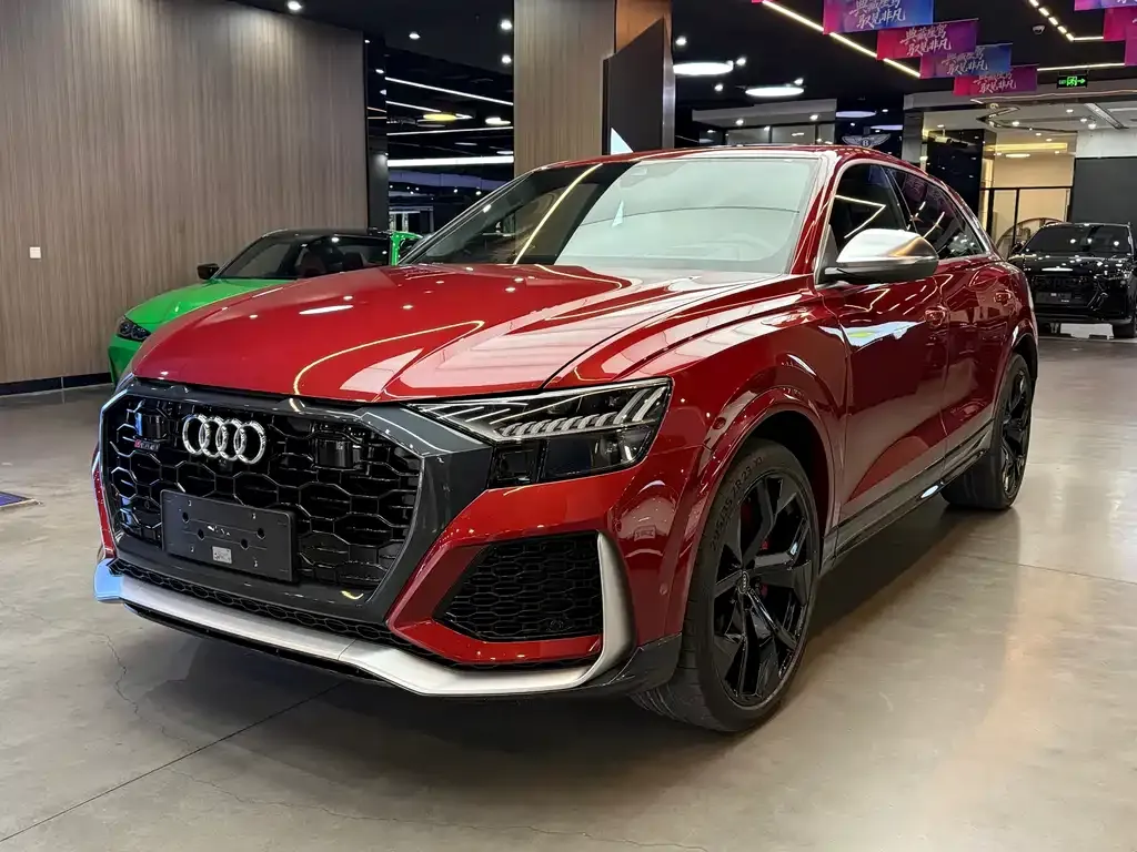 Audi RS Q8 — фото 1