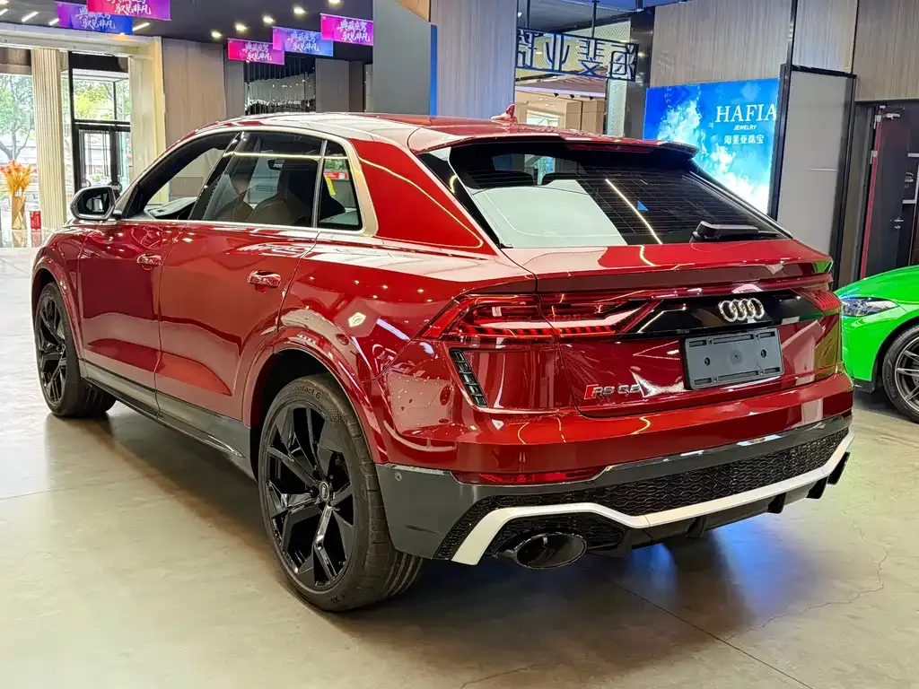 Audi RS Q8 — фото 9